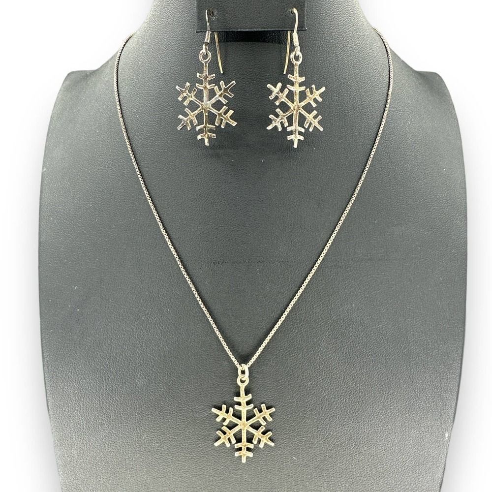 Sterling Silver Snow Flakes Jewelry Set Necklace & Earrings